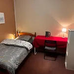Best Place Single Bedroom Close To Uni And Shopping Center & Free Parking