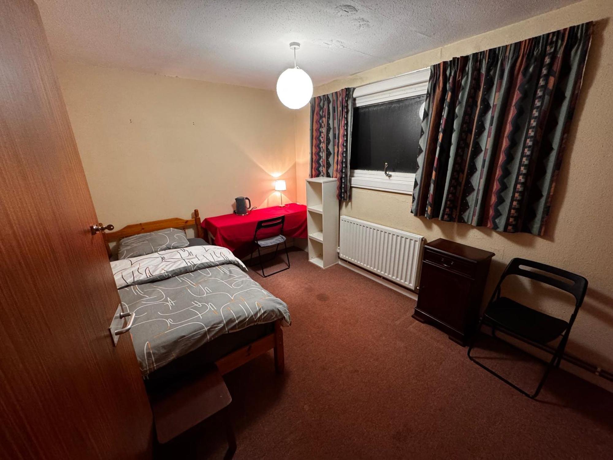 Place Single Bedroom Close To Uni And Shopping Center & Free Parking Homestay